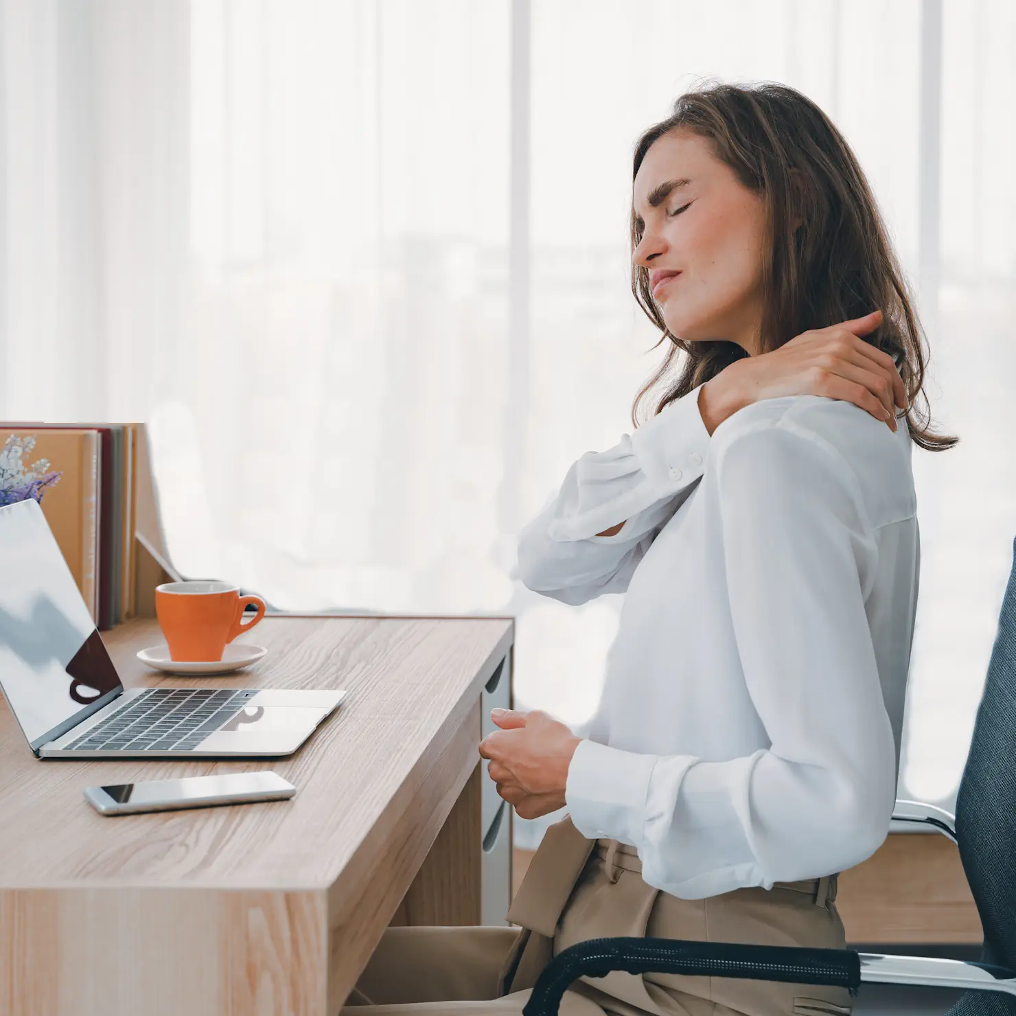 Office worker neck and back pain massage in Highlands Ranch